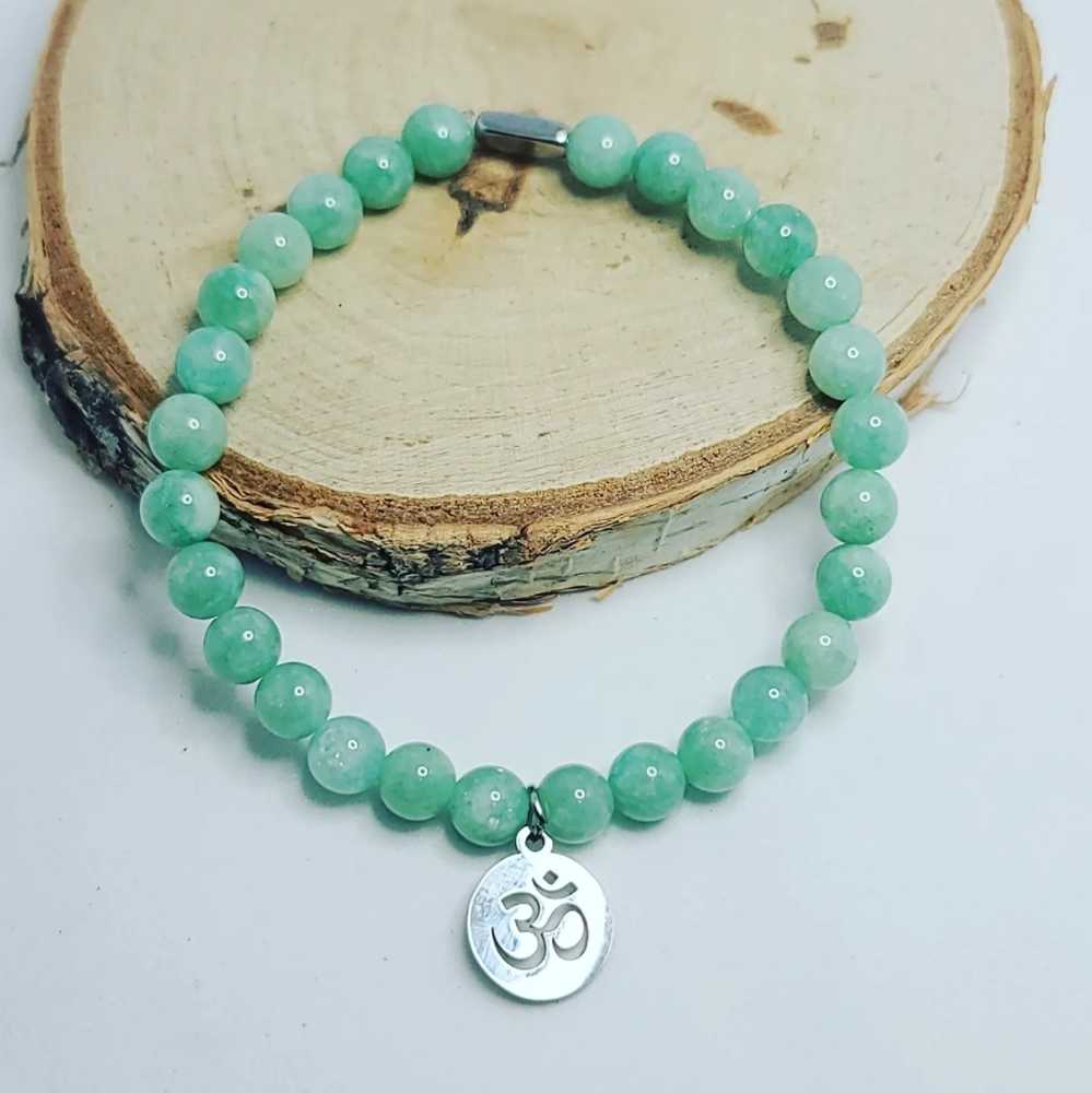Burma Jade Om charm bracelet 6 mm